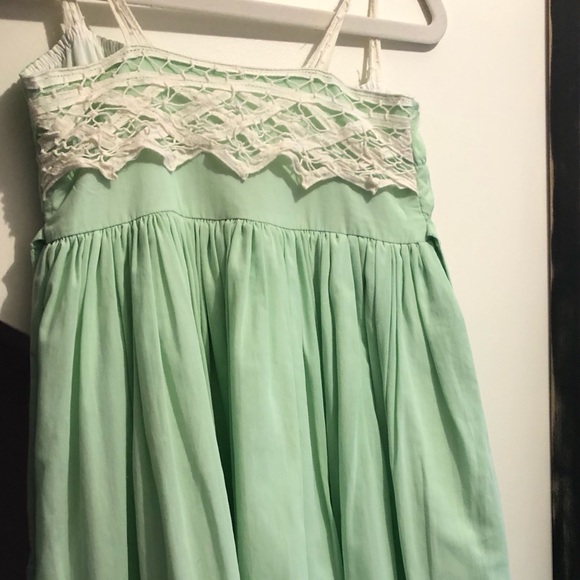 Beautiful Well dressed Wolf linen and lace dress. - Picture 2 of 3